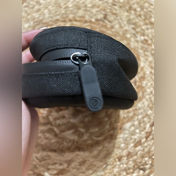 Empty brand new Beats Solo case - Picture 3 of 3